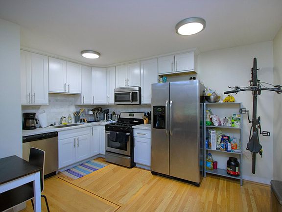 5th image of 2844 21st St APT 201