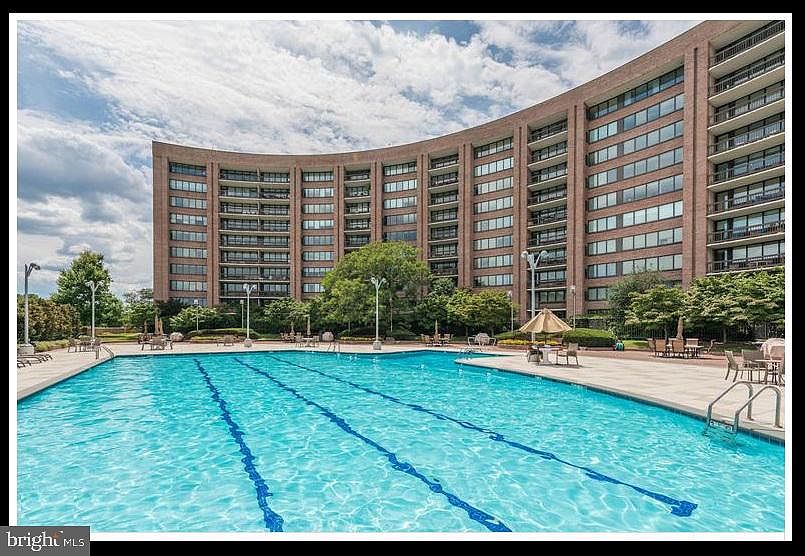 1st image of 1805 Crystal Dr APT 1017S
