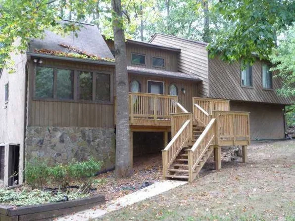 3038 Skidaway Ct, Stone Mountain, GA 30087