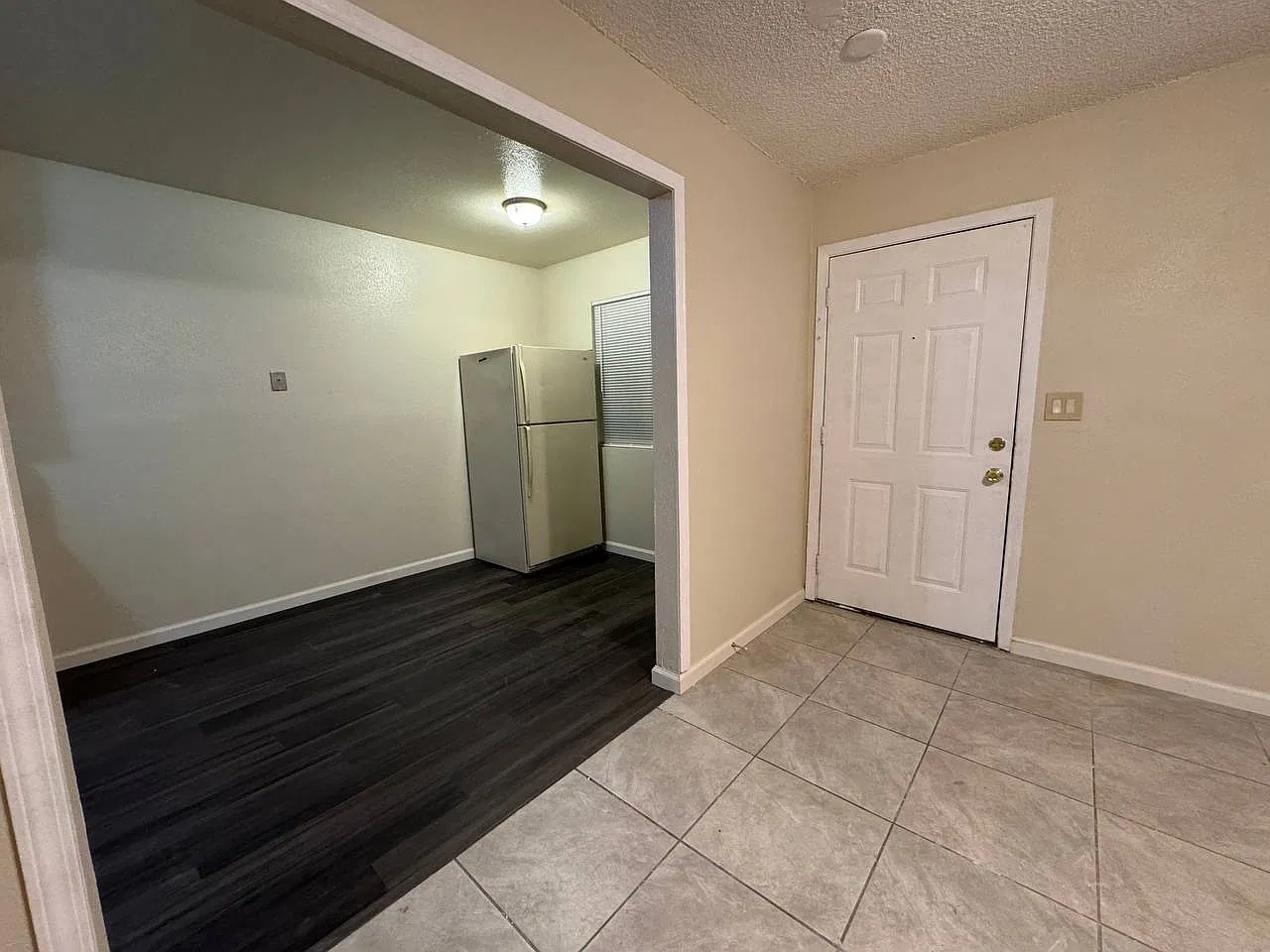 2 bed, 900 sqft, $1,900 — Photo 2