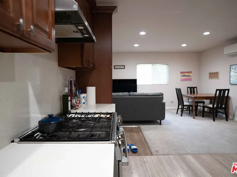 306 E 36th St #306 — Photo 2