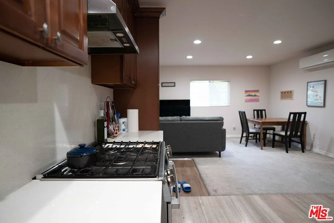 Building Photo - 306 E 36th St #306