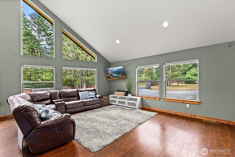 4th image of 21710 78th Avenue E