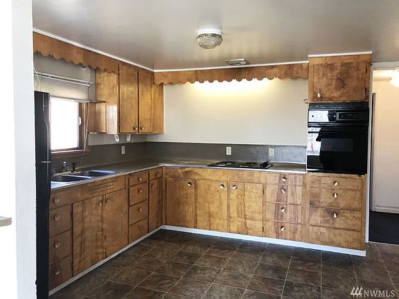 3rd image of 722 N Grape Dr