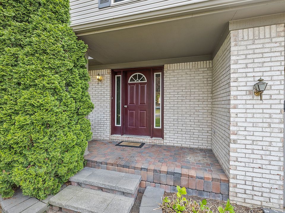 1st image of 169 S Glaspie St