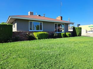 3051 E Clinton Ave, Fresno, CA 93703