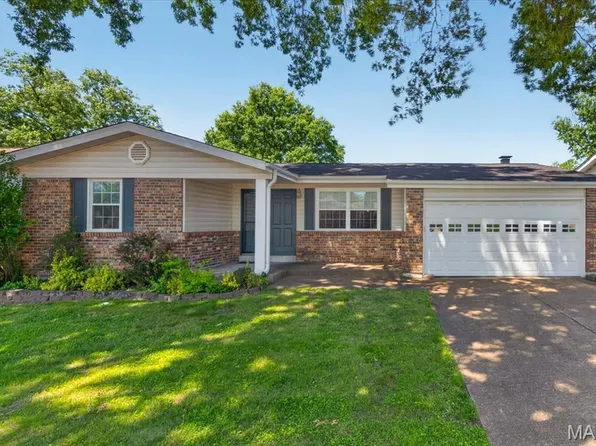 717 Whitewillow Ln, Ballwin, MO 63021