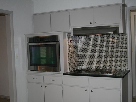 Stove, cooktop and glass back splash