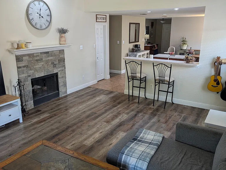 1217 Oak Hollow Ln — Photo 7