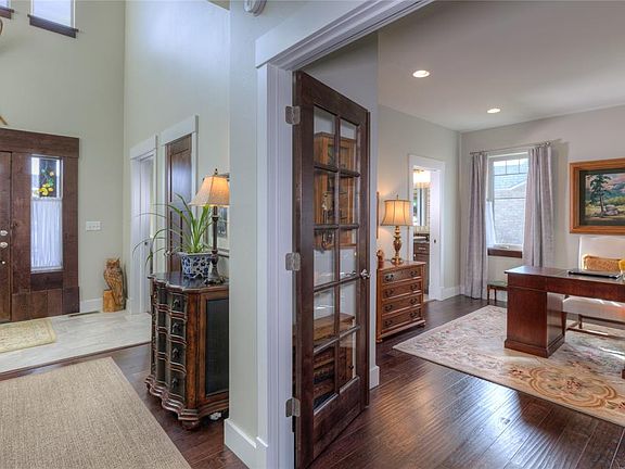 2nd image of 261 Parklands Trl
