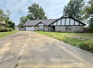625 Rosewood Ct, Claremore, OK 74017