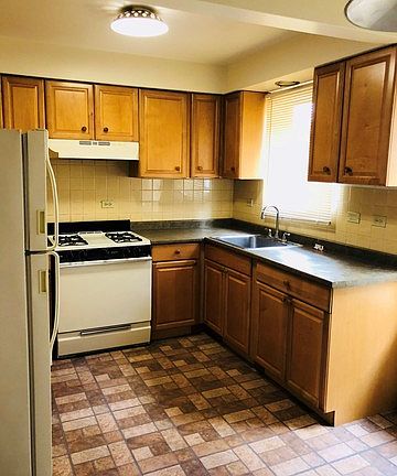 2nd image of 6770 N Sauganash Ave APT 1S