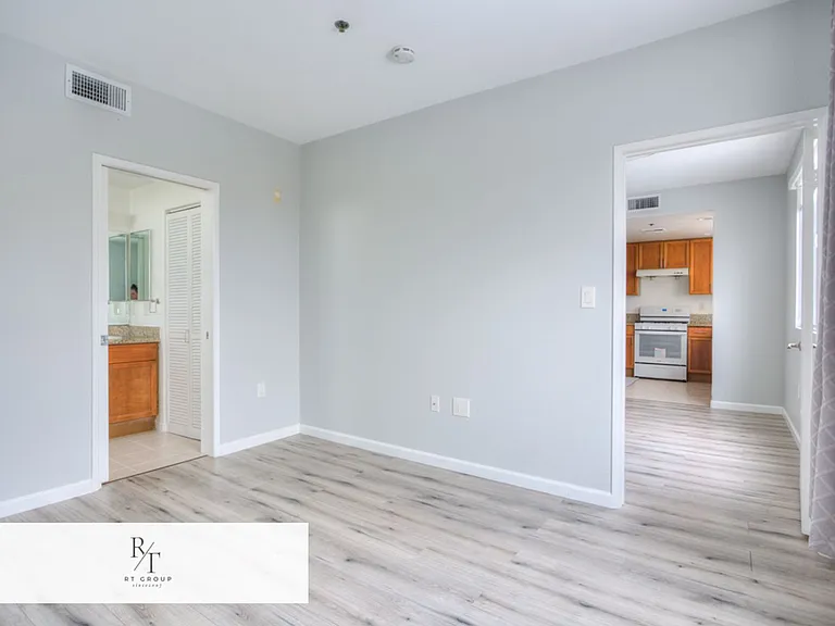 580 W Main St #302 — Photo 19