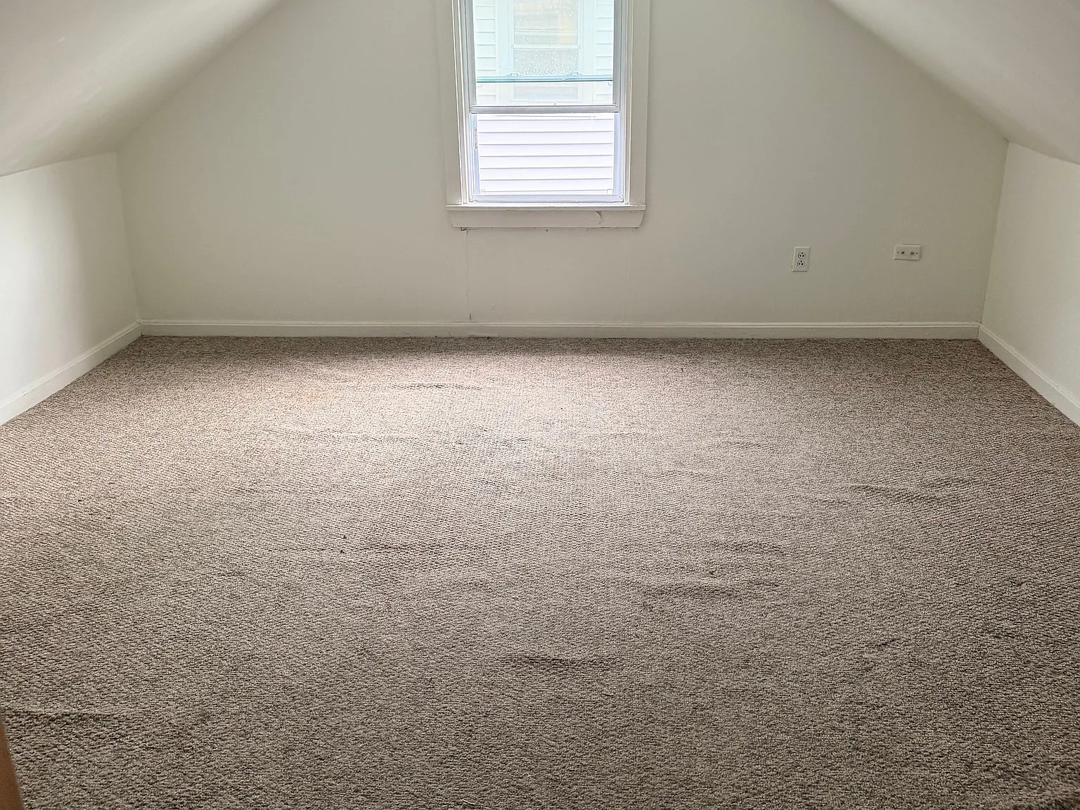 5 bed, 2.0 bath, $4,200 — Photo 2