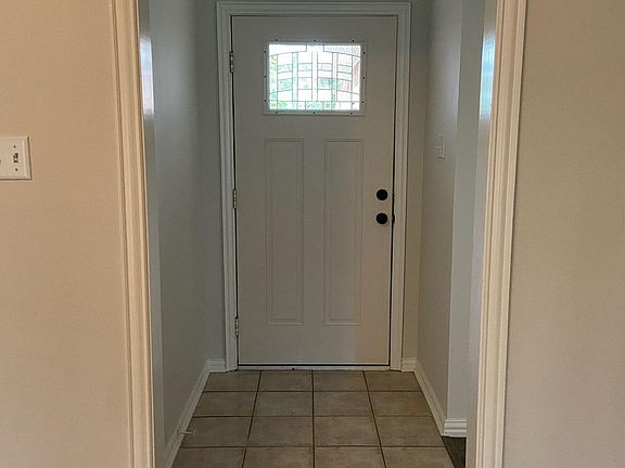 2nd image of 1016 Brookhaven Dr