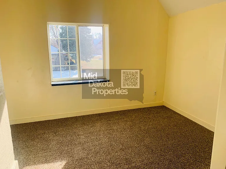 504 W 2nd Ave — Photo 13