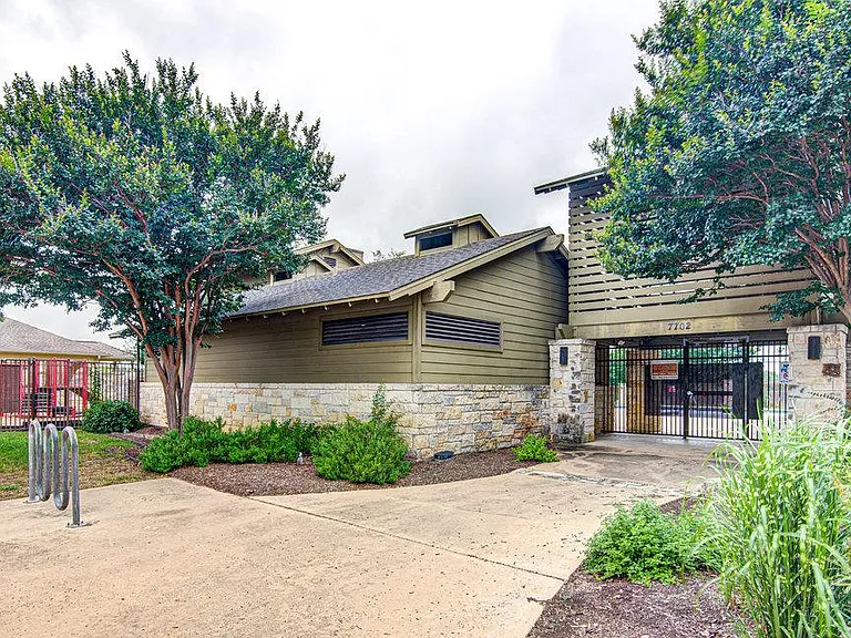 7705 Pebble Creek Dr — Photo 28