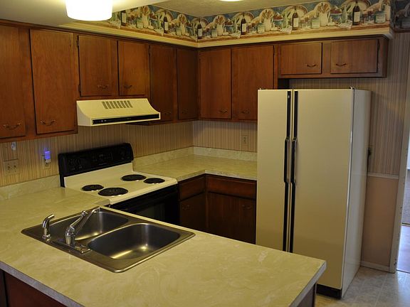 4th image of 1006 S Southland Dr