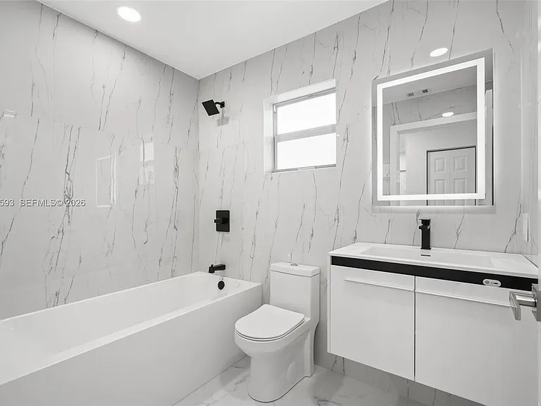 253 SW 4th St — Photo 21