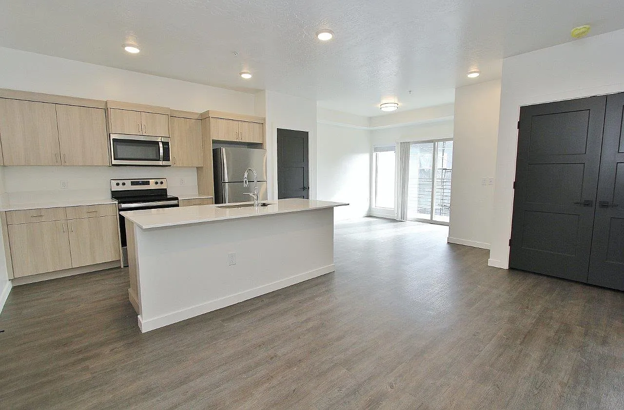 2 bed, 990 sqft, $1,500 — Photo 1
