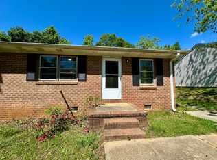 105B Lora Ln, Greenville, SC 29617