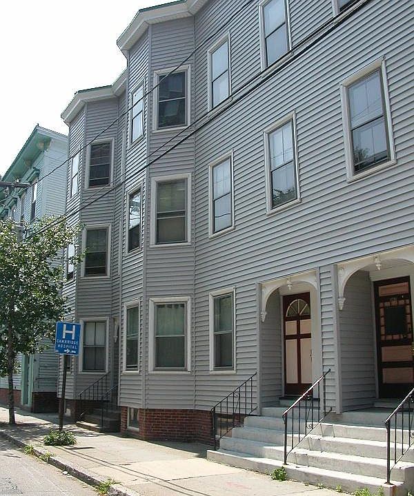 2nd image of 364 Prospect St #3