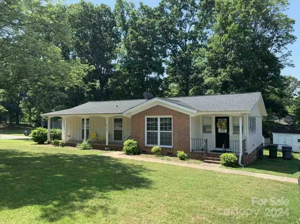 6707 Glenmoor Dr, Charlotte, NC 28214