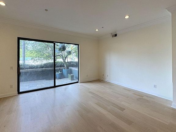 5th image of 16000 W Sunset Blvd Unit 102