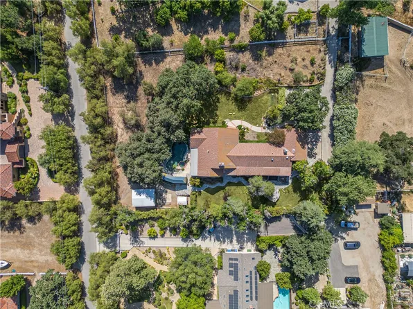5920 Colodny Dr, Agoura Hills, CA 91301