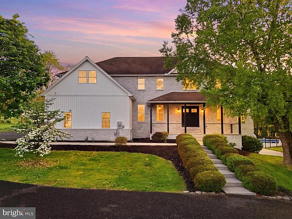 2nd image of 7 Beverly Ct