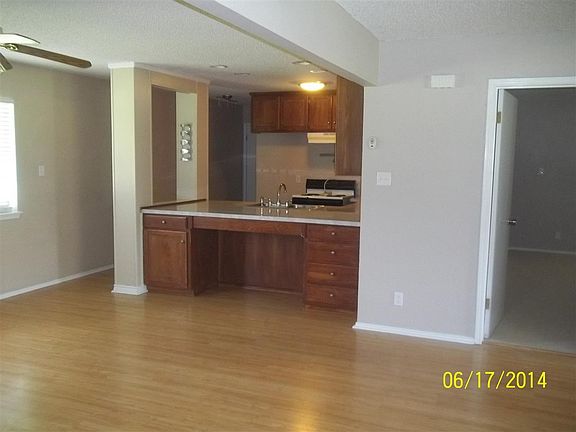 4th image of 695 Western Dr