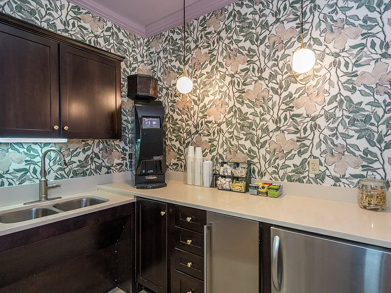 Malvern Manor Apartments — Photo 29