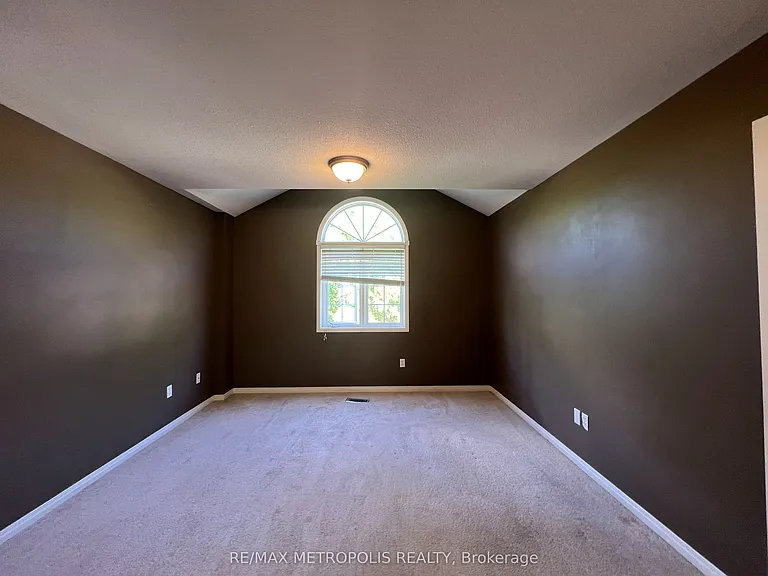 144 Meadowoak Cres — Photo 38