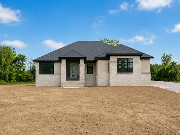 4930 Daisy Ln, Almont, MI 48003
