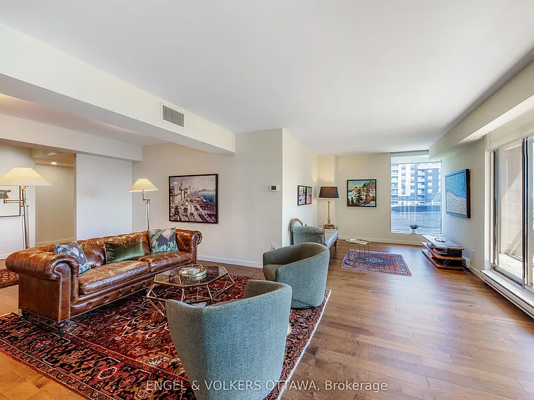 160 George St #2404 — Photo 8