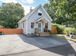 1463 Claas Ave, Holbrook, NY 11741