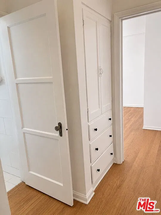 2 bed, 2.0 bath, 1300 sqft, $4,500 — Photo 3