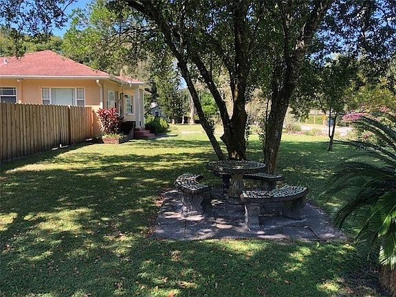 3rd image of 1702 W Country Club Dr