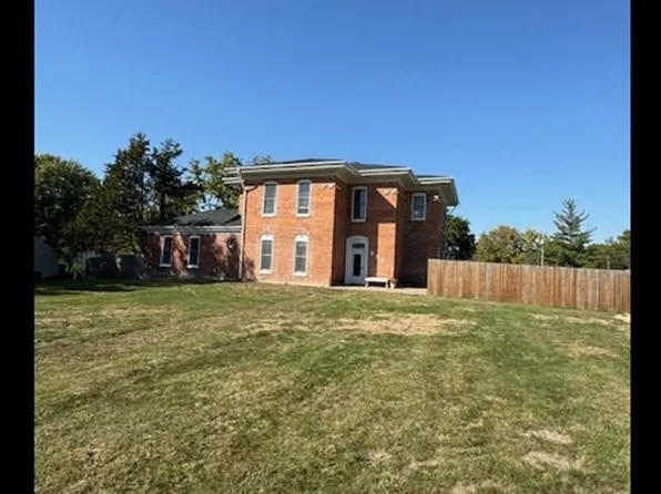 503 Sunset Dr, Macon, MO 63552