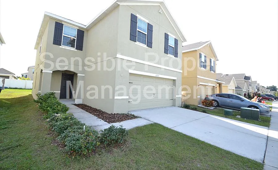 4 bed, 2.5 bath, 2078 sqft, $2,295 — Photo 1