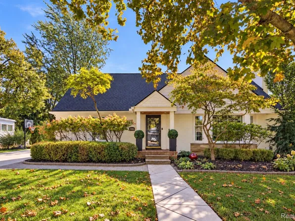 15981 Lauderdale Ave, Beverly Hills, MI 48025