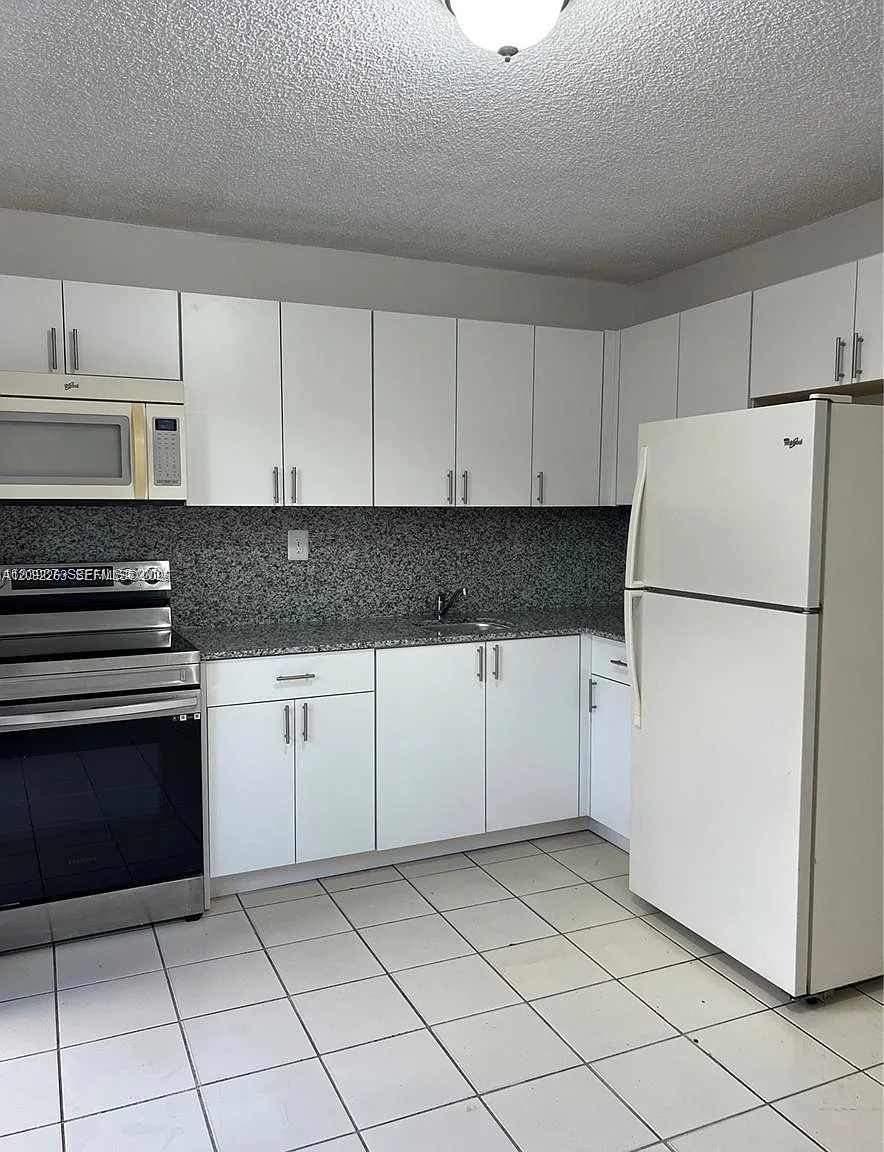 Mira Villas Condo — Photo 3
