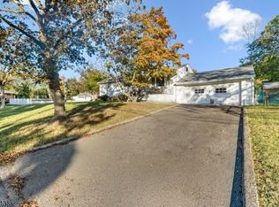 2 Overlook Ave, Little Falls, NJ 07424
