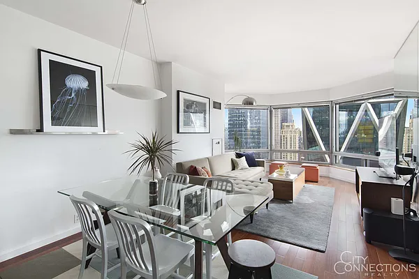 Rented by City Connections Realty | media 20