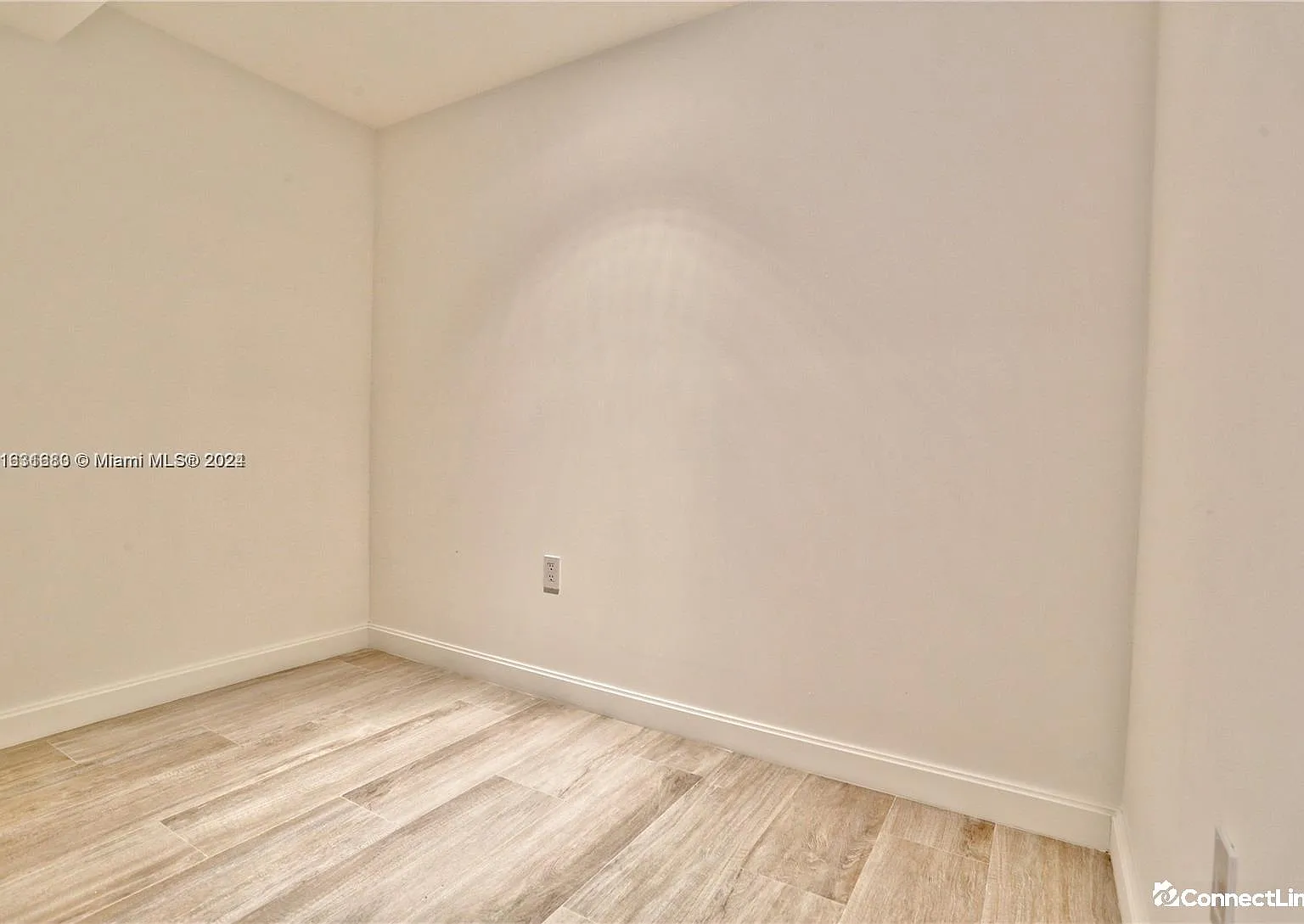 1 bed, 1.0 bath, $3,800 — Photo 4