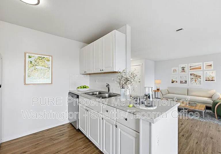 6601 S 8th St — Photo 4