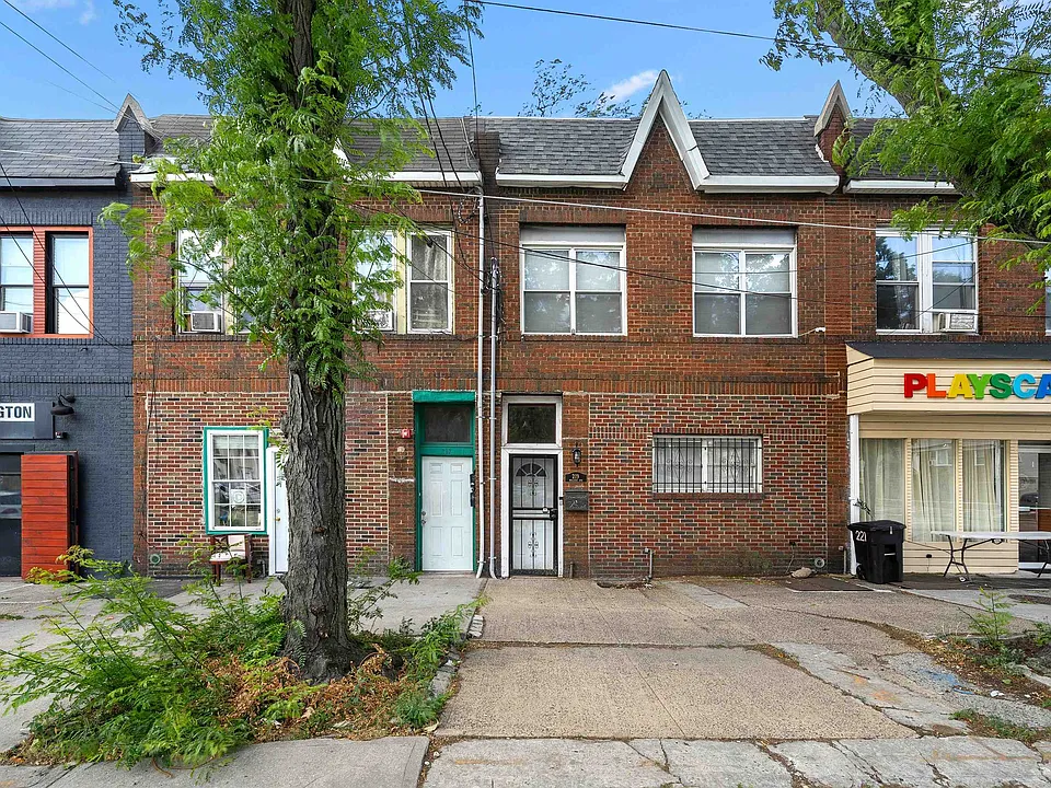 219 Mallory Ave #2