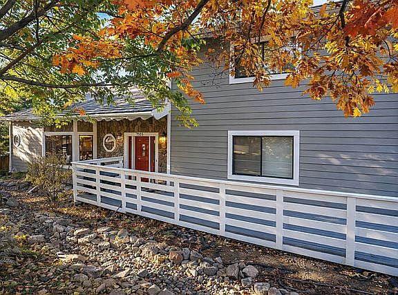 2nd image of 2555 Camelot Way