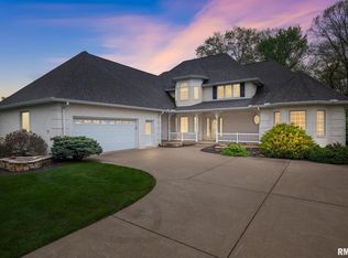 58 Hickory Ridge Dr, Morton, IL 61550