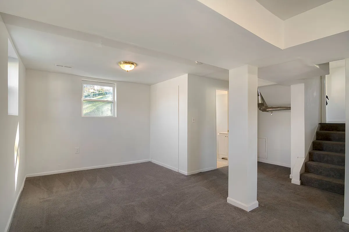 Building Photo - 1647 Hylton Ave